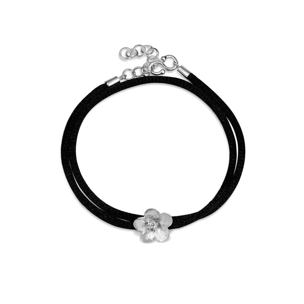 Armbånd silkesnor med sterlingsølv blomst og kubisk zirkonia.