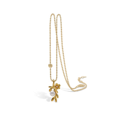 Halskæde i forgyldt sterling sølv med blomst, blade, cz og ferskvandsperle