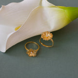 Forgyldt sterling sølv ring med  blomst og kubisk zirkonia.