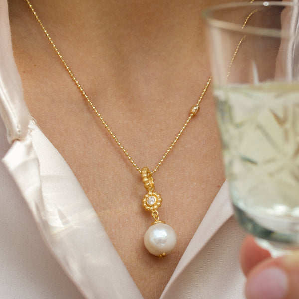 Gold-plated silver pendant with freshwater pearl and cubic zirconia