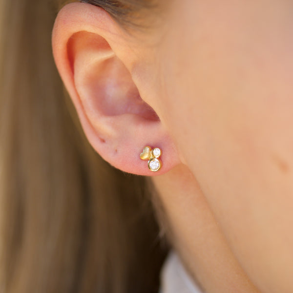 Gold-plated silver ear studs matte heart with two cubic zirconia