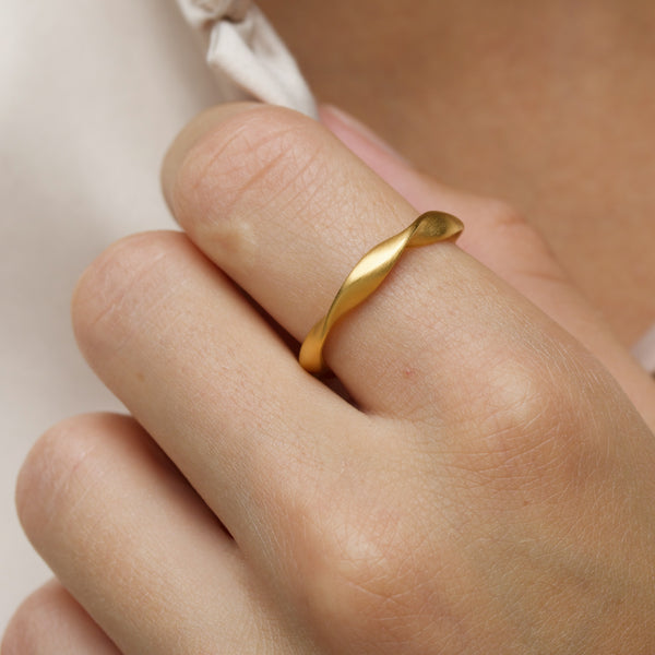 Gold-plated silver shiny silky matte twisted ring