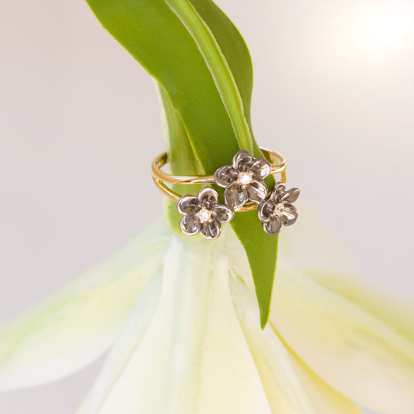 Sort rhodineret ring blomster med forgyldt og cz