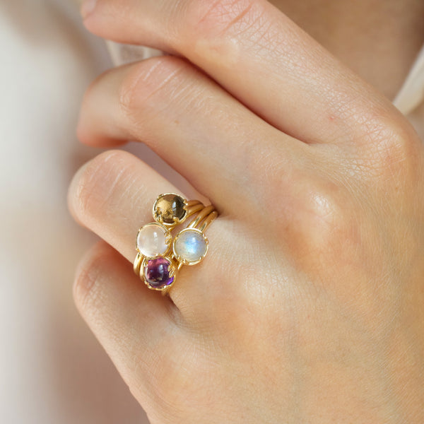 14 kt solid 'Conjure' gold ring with cabochon-cut rose quartz