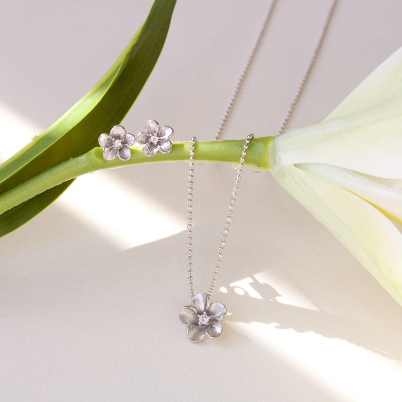 Halskæde med blomst, cz rhod. sterling sølv 45cm