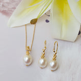 Gold-plated silver necklace with freshwater pearl and petit flower