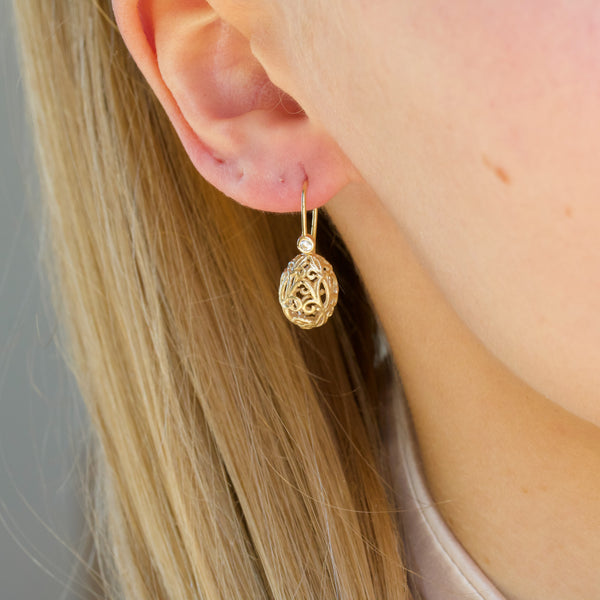 9 kt gold drop-shaped ear pendant