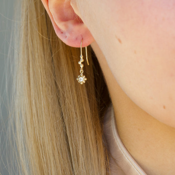 9 kt gold earring with balls and cubic zirconia