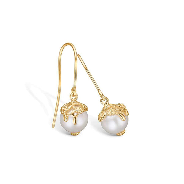 9 kt gold earring with flower pattern on freshwater pearl
