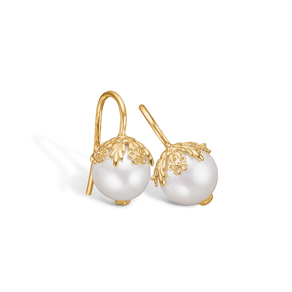 14 kt gold earring with white freshwater pearl and flower pattern