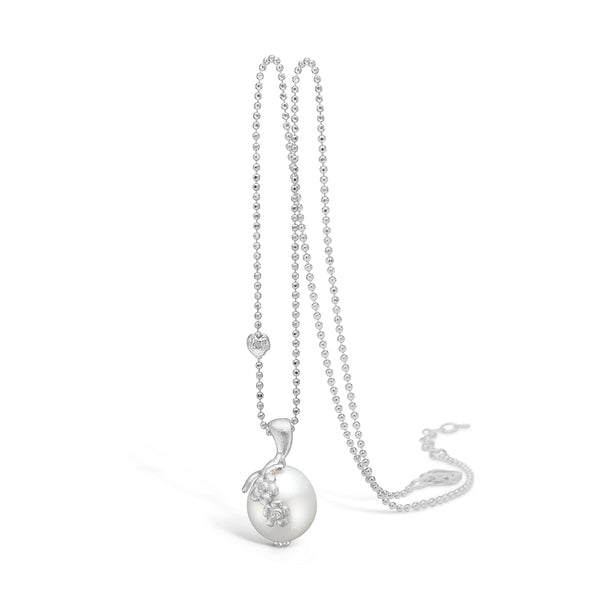 Sterling silver necklace with flower setting and freshwater pearl