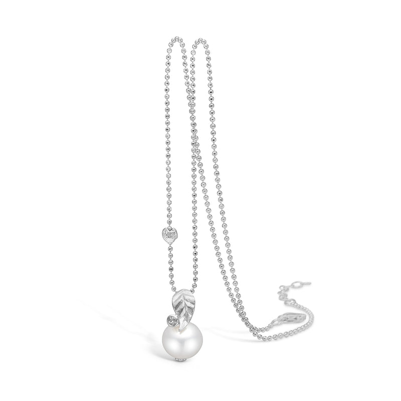 Sterling silver necklace with leaf and freshwater pearl