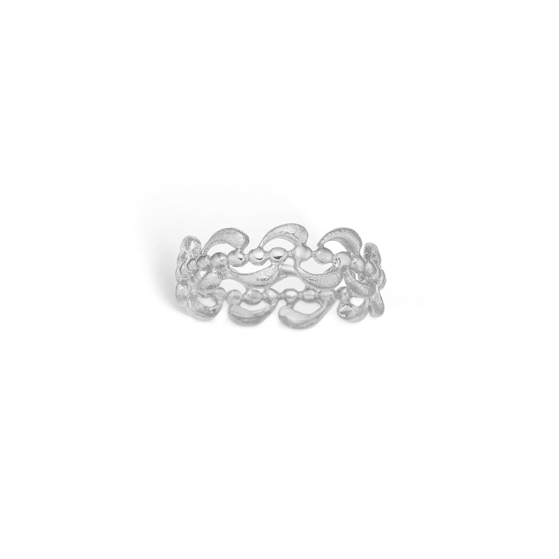 Sterling silver ring with leaf pattern