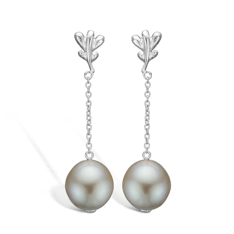 Sterling silver earring with white freshwater pearl