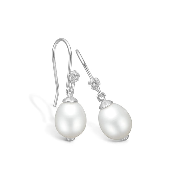 Sterling silver earring with freshwater pearl and small rose