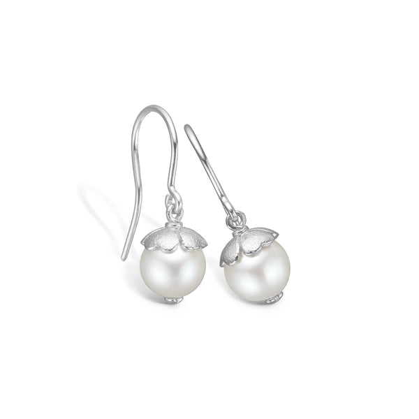 Sterling silver earring with 8mm freshwater pearl