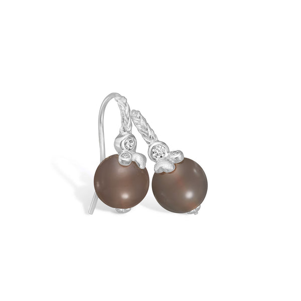 Rhodium-plated sterling silver earring with gray agate
