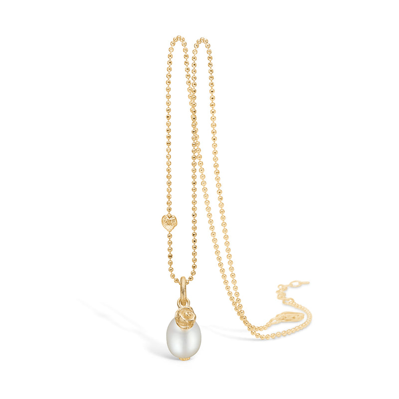 Gold-plated silver necklace with freshwater pearl and small rose