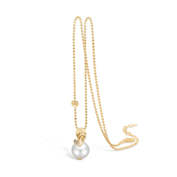 Gold-plated silver necklace with leaf and freshwater pearl