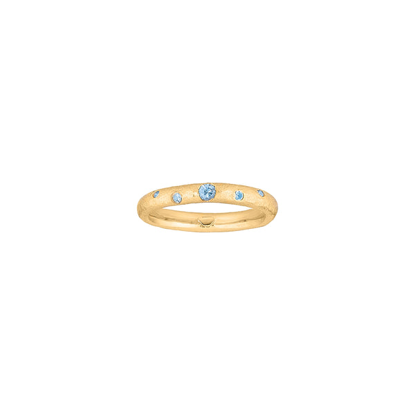 Forgyldt sølv ring med drys af blå kubiske zirkonia