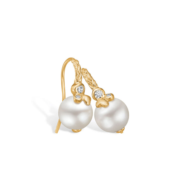 Gold-plated sterling silver earring with freshwater pearl