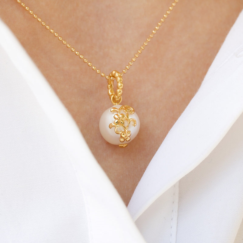 Gold-plated sterling silver necklace and beautiful setting down along freshwater pearl