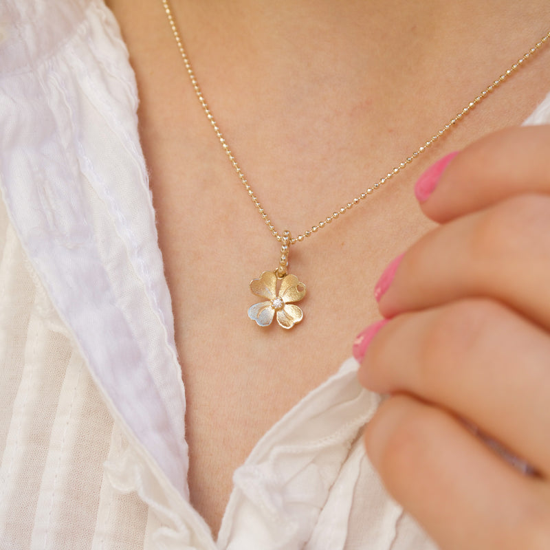 9 kt gold necklace with four-leaf clover