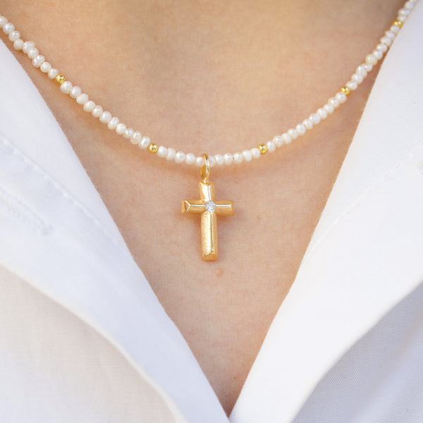 Pearl necklace with gold-plated cross set with cubic zirconia
