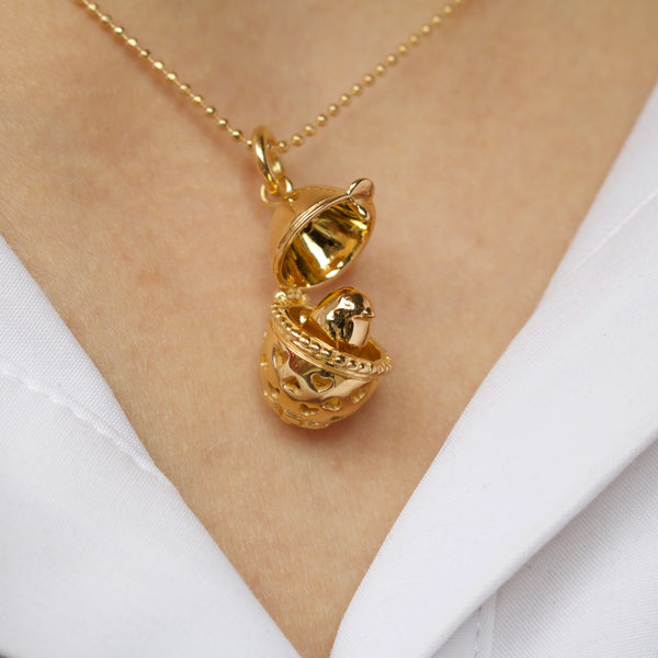 Gold-plated sterling silver necklace with small Easter chicken